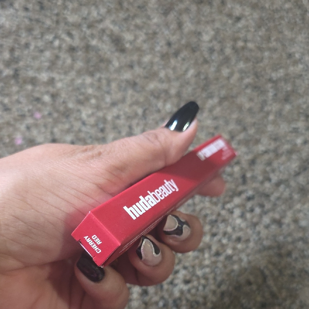 NWB HUDABEAUTY LIP STAIN